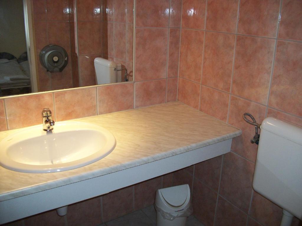 Hotel Viktoria Balatonalmádi Стая снимка