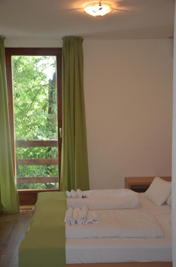 Hotel Viktoria Balatonalmádi Екстериор снимка