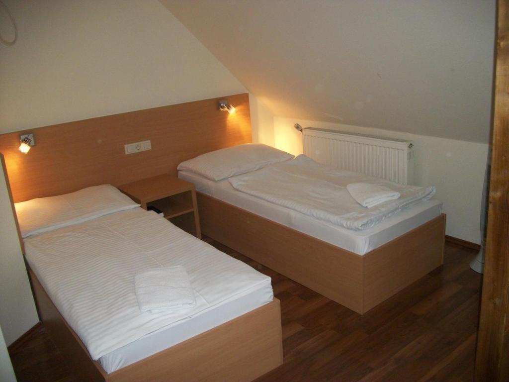 Hotel Viktoria Balatonalmádi Стая снимка