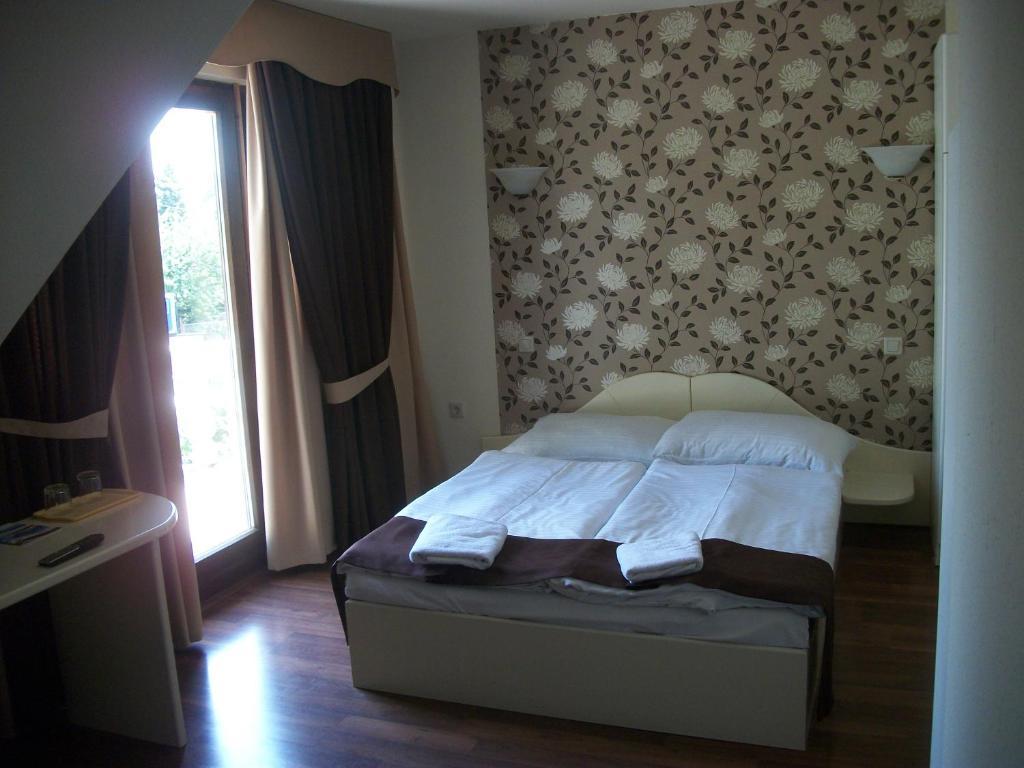 Hotel Viktoria Balatonalmádi Стая снимка